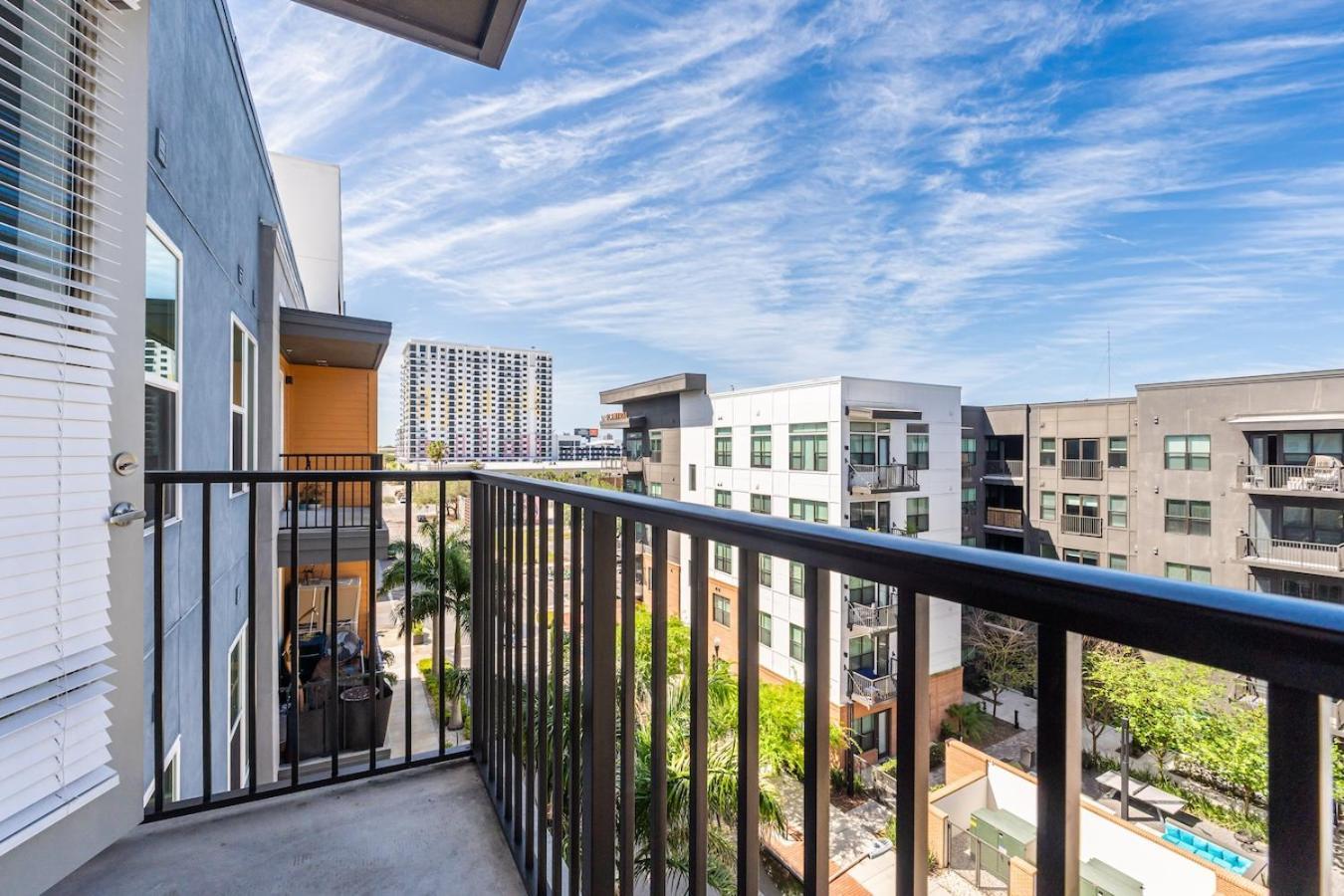 Stylish 1 Bed In Downtown St Pete W Free Parking Appartement Sint-Petersburg Buitenkant foto